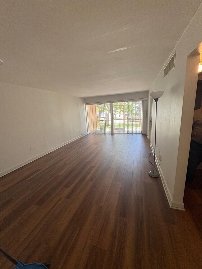 Building Photo - 1501 Crescent Unit D29
