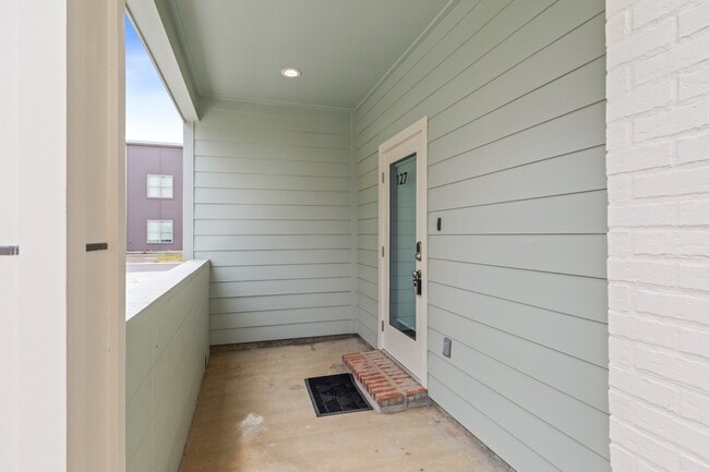 127 Spoonbill Dr