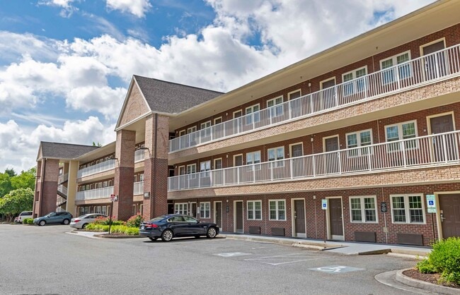 Furnished Studio-Richmond - W. Broad Street - Glenside - South
