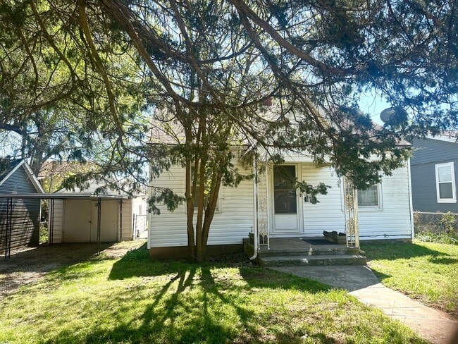 Photo - Cute House For Rent!