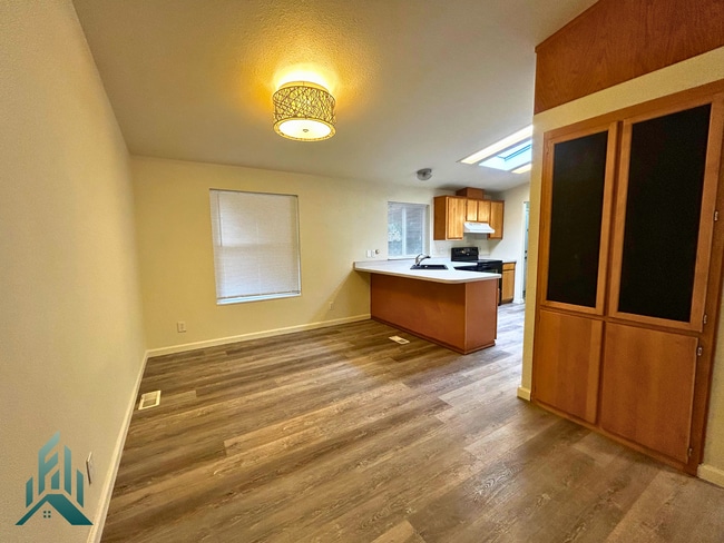 640 SE Crystal Lake Dr Unit A