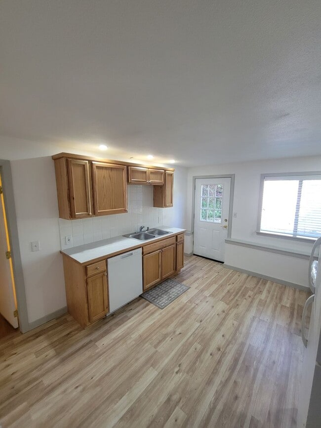 Photo - Spacious, Basement One Bedroom with Private Entry! Port Orchard - Available Now!