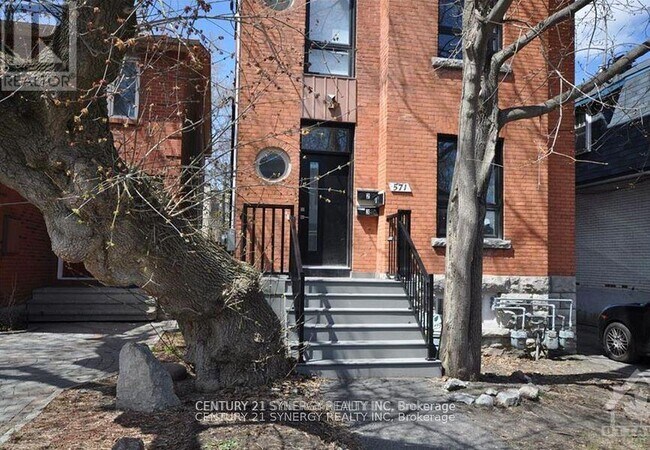 Photo - 571 McLeod St
