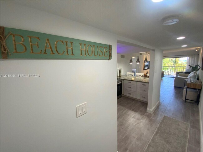 Building Photo - 6444 Collins Ave Unit A6