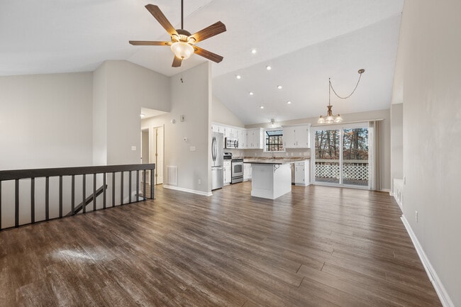 Photo - 117 Settlement Dr