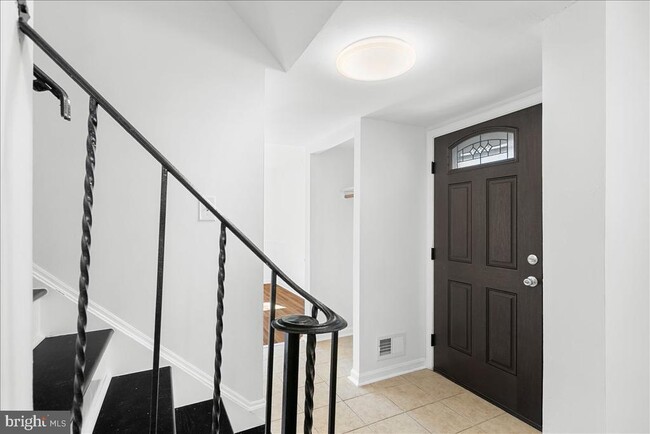 Photo - 239 Nottoway St SE