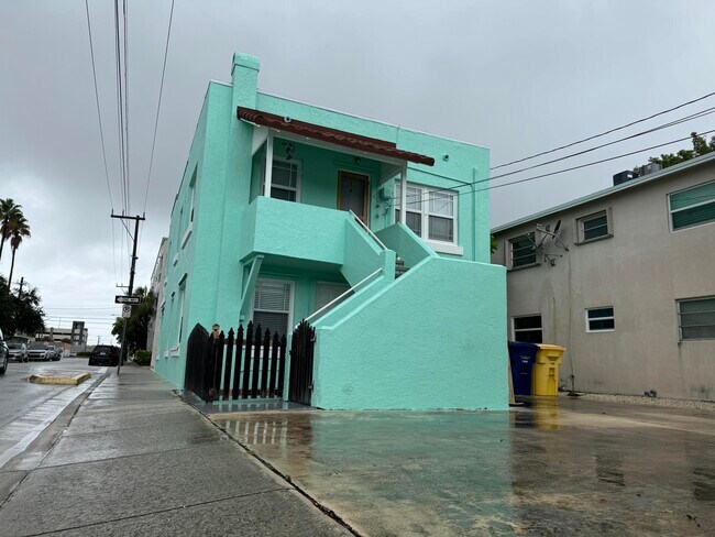 Photo - 32 S J St