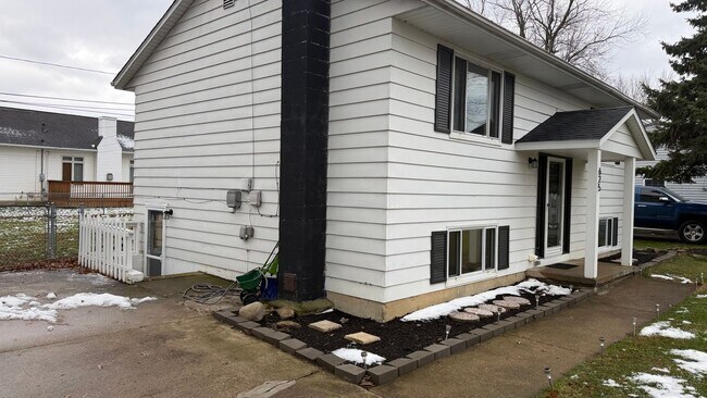 Photo - Beautiful split level ready to rent