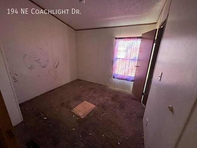 Photo - 194 Coachlight Dr