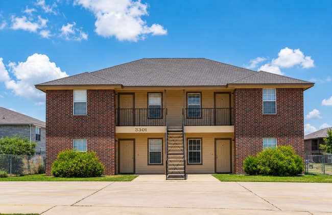 Building Photo - 3301 Barcelona Dr