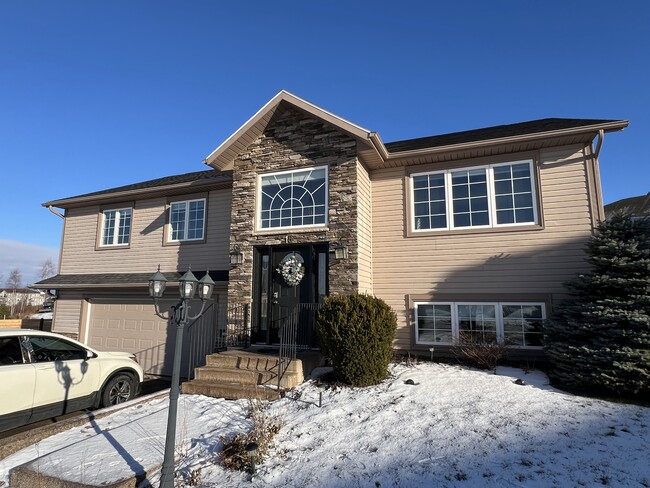 Building Photo - 18 Madison Ave Unit Main Floor