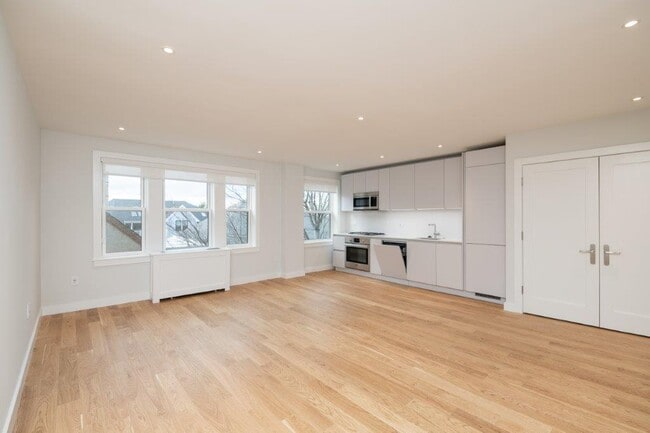 Building Photo - 131 Highland Ave Unit 45