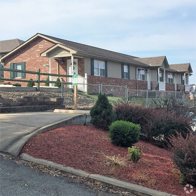 Building Photo - 1099 Locust Dr Unit 2 BR Apt 1099 Locust Dr.