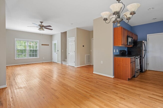 Photo - 3 Bedroom 1.5 bath house close to West Ash...