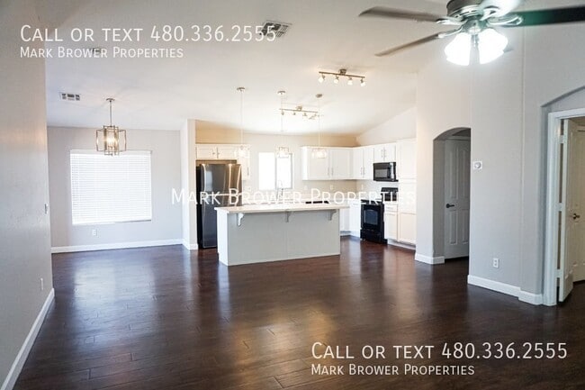 Photo - 1136 E Christopher St