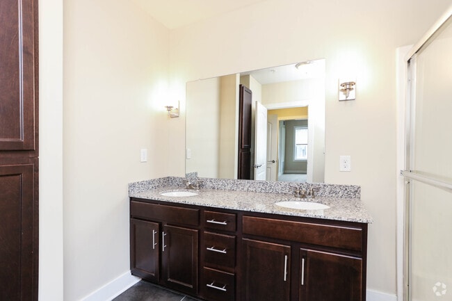 2BR, 2BA - 1,026 SF - The Oxford