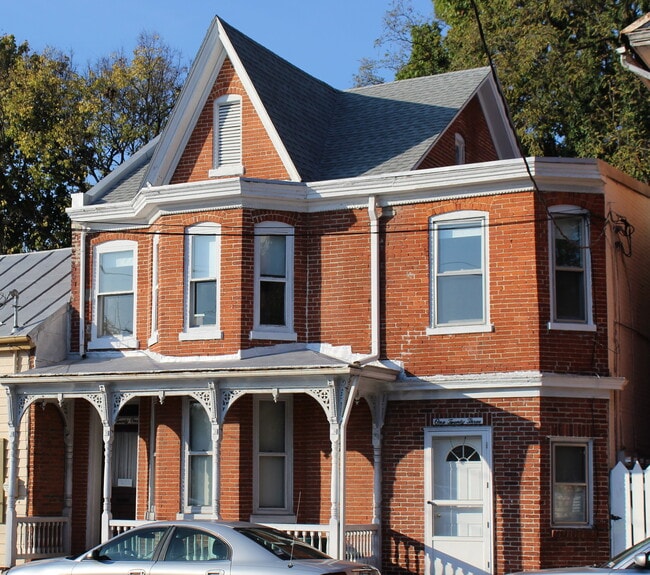 Photo - 121 E Pomfret St Unit #1