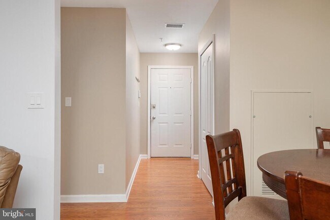 Photo - 8961 Town Center Cir Unidad 310