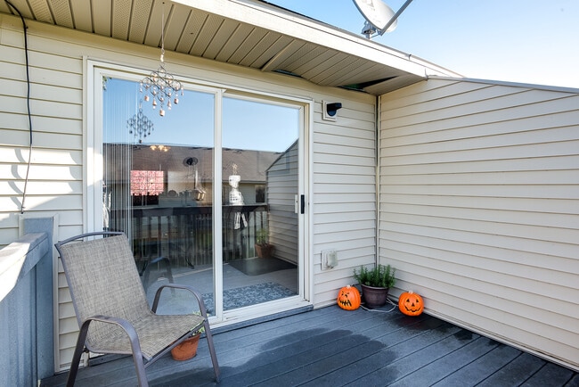 Photo - 3 bed 2bath townhome finished basewment , double garage, deck