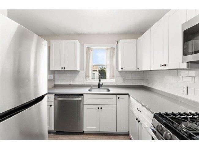 Photo - 1408 Lake St NE