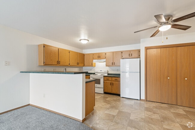 2BR, 1BA - 900SF - Kitchen