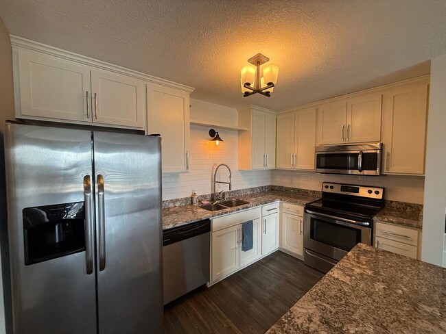 Photo - Modern 1 Bedroom Apartment With Stunning C...