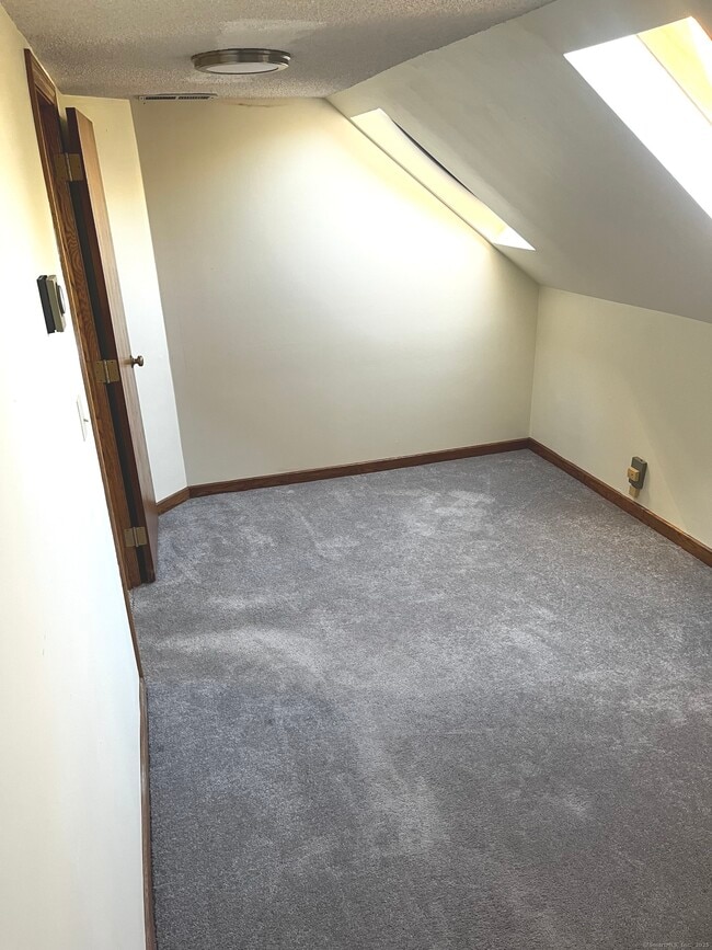 Photo - 470 New Britain Rd