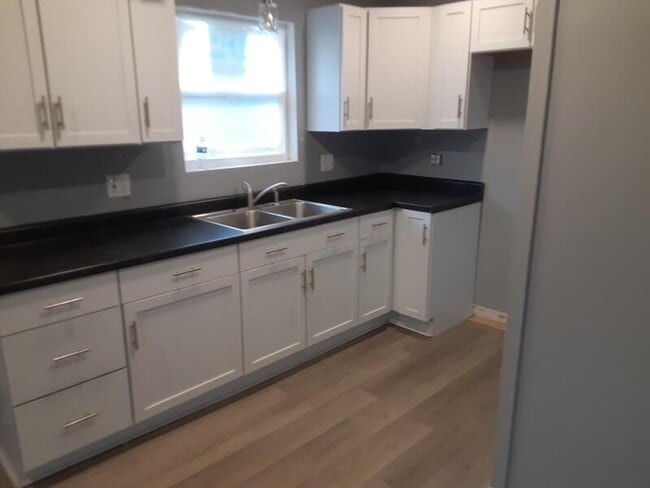 Photo - 2947 Lasalle St