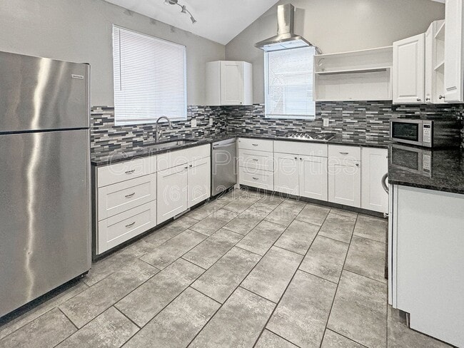 Photo - 1712 Michigan St NE