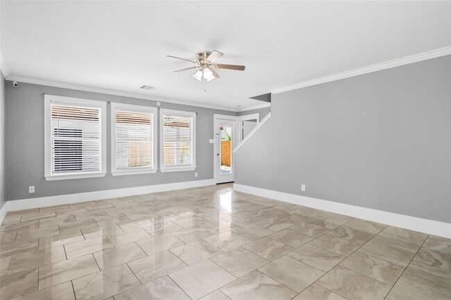 Photo - 2811 Oakland Brook St