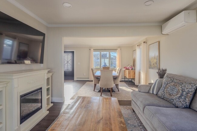 Photo - Immaculate 3 bedroom 1 Bathroom - Full House