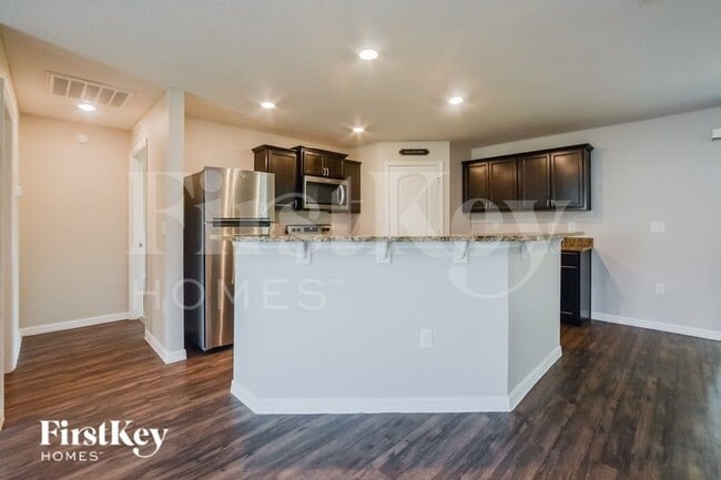 882 N Fairbanks Dr