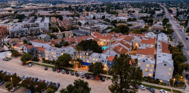 Building Photo - Town Center