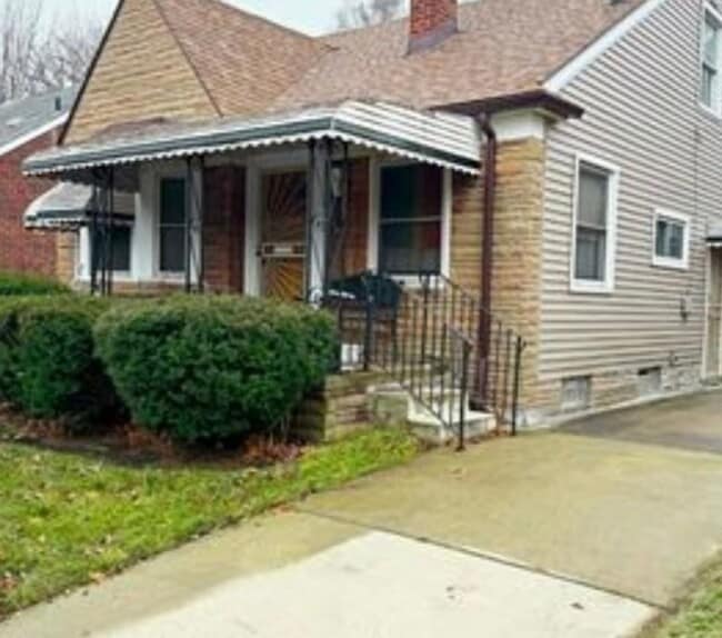 Building Photo - 18667 Algonac St Rental