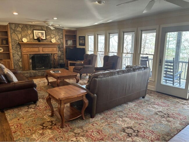 Photo - 462 Chalet Village Dr