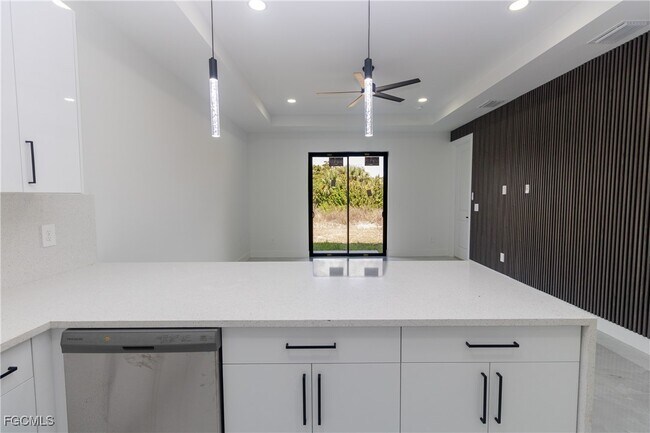 Photo - 849 Duplex St E