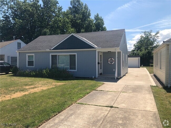 Building Photo - 29520 Cresthaven Dr Rental
