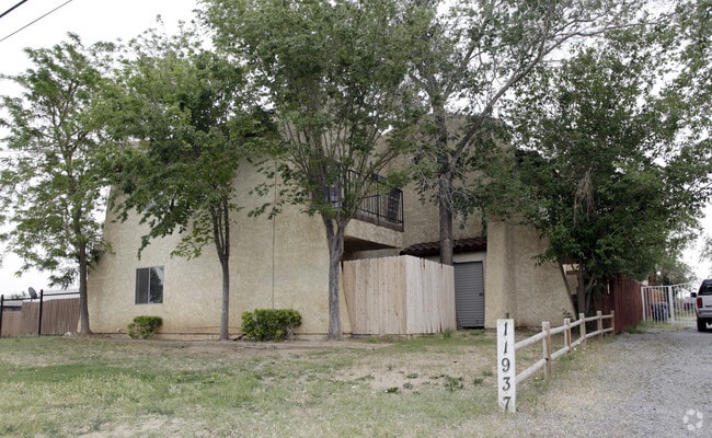 Courtyard Apartments