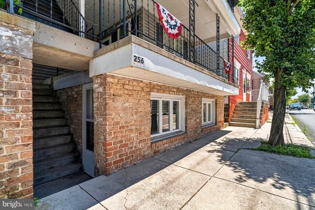256 S Washington St Unit BASEMENT