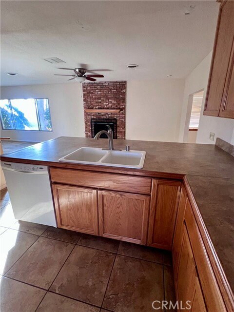 Photo - 44519 Foxton Ave