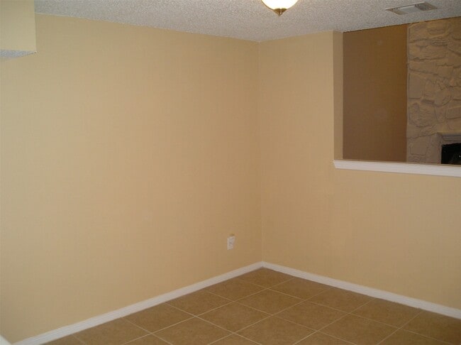 Photo - 5810 Twisted Pine Ct Unidad B