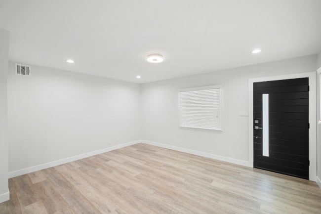 Photo - 623 E Chevy Chase Dr Unidad C