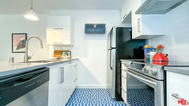 Photo - 532 N Rossmore Ave