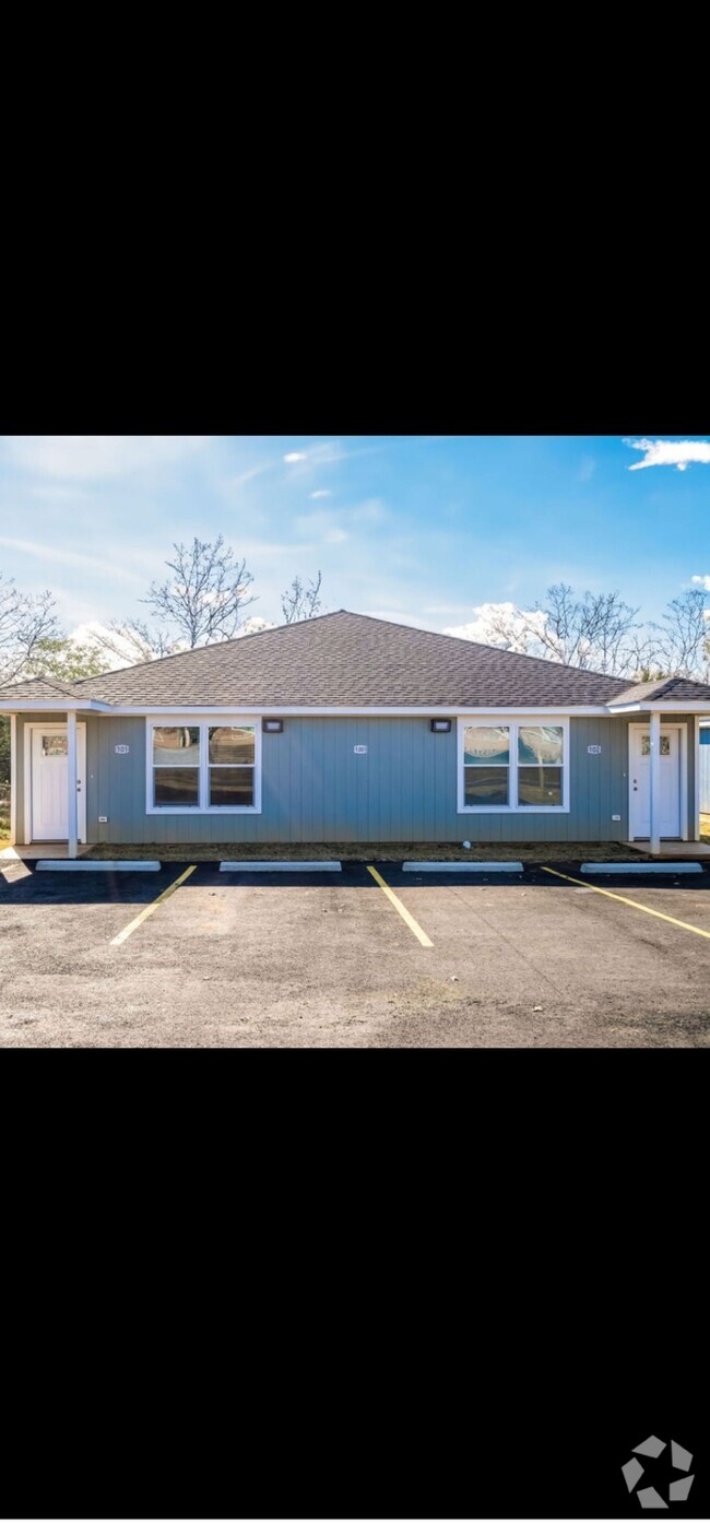 Building Photo - 1305 Dolph St Rental