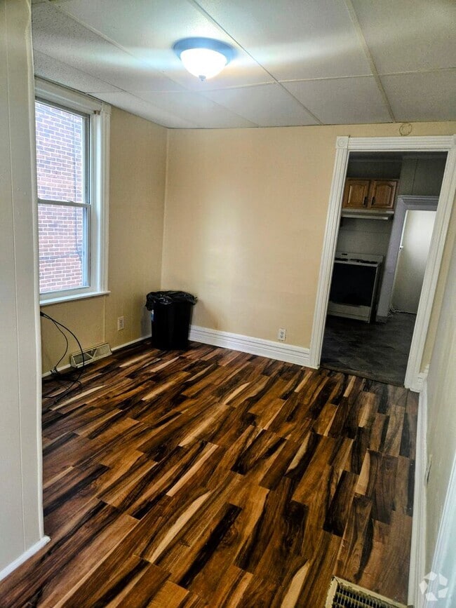 Building Photo - 1437-1439 W Court St Rental
