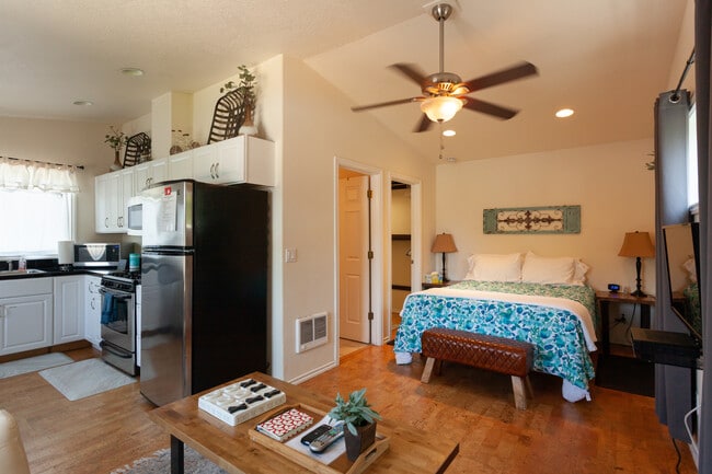 Building Photo - 1330 Sequoia Cir Unit Sequoia Suite 2