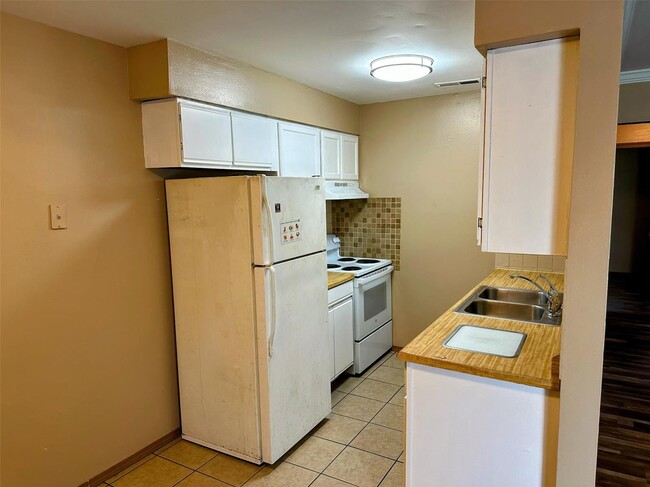 Photo - 101 W 5th St