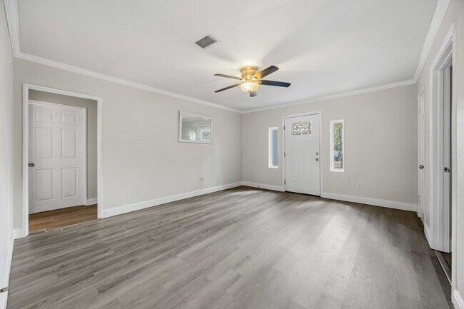 Photo - 5223 Windemere St