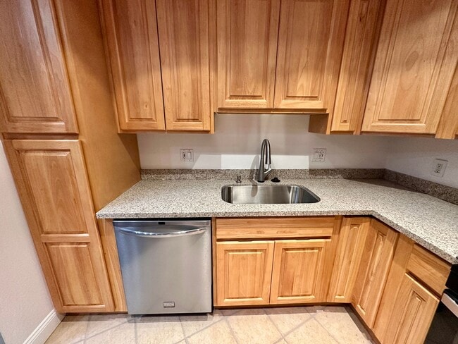 Photo - 2 bedroom/1 bath with garage in Rohnert Park