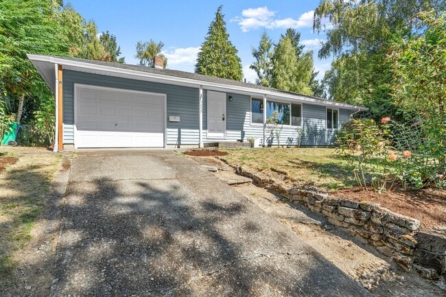 Building Photo - CHARMING HAYHURST 3 BEDROOMS, 2 BATH HOME